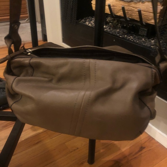 NWT New Banana Republic Cow Leather Crossbody Bag - Picture 3 of 9